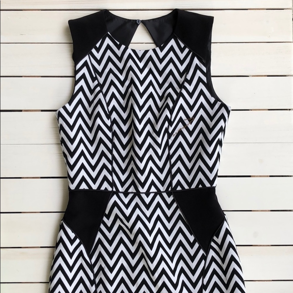 NWOT H&M Sleeveless Chevron Dress size 6